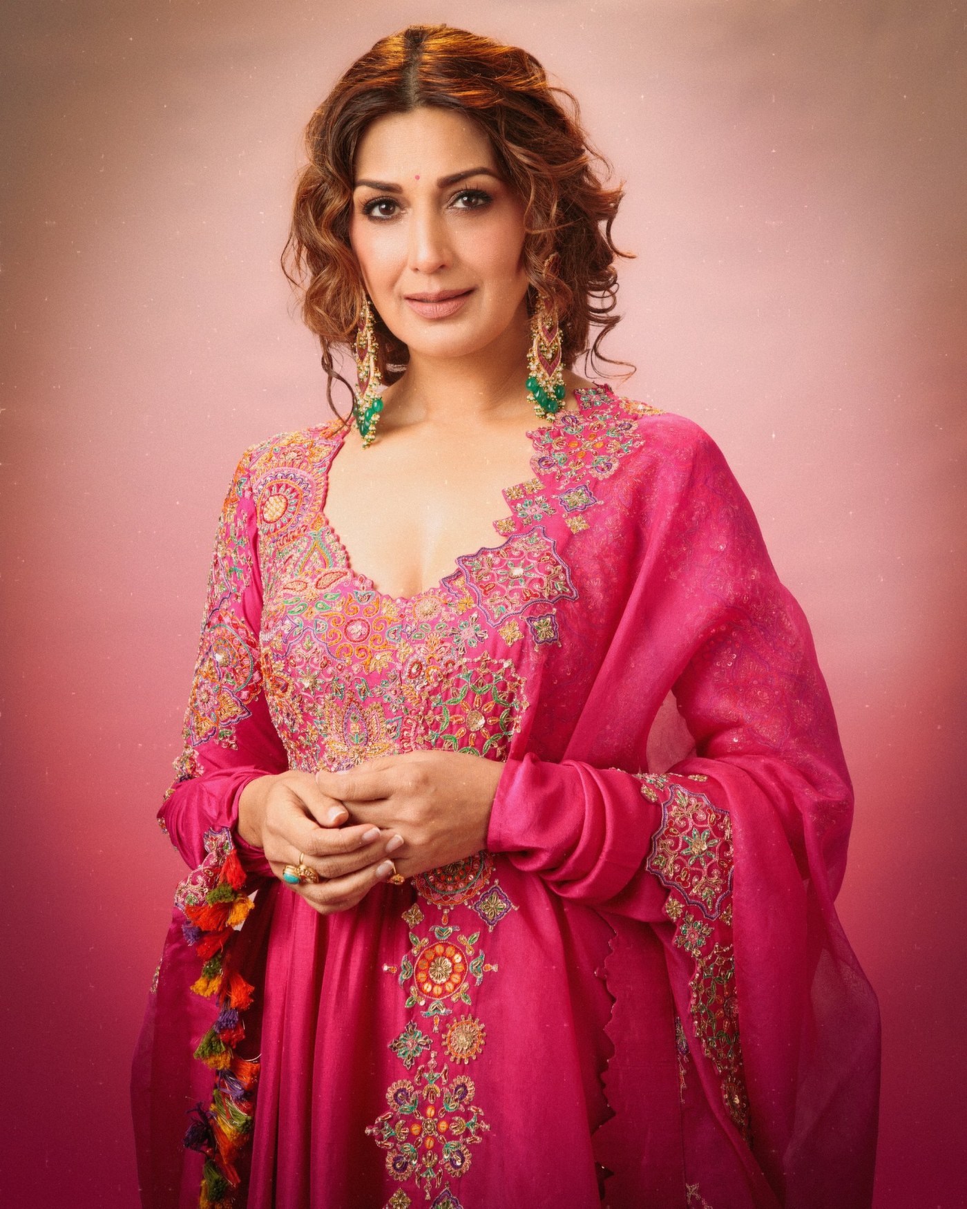 Fuchsia Fabrication: Sonali Bendre's Vibrant Festive Styling