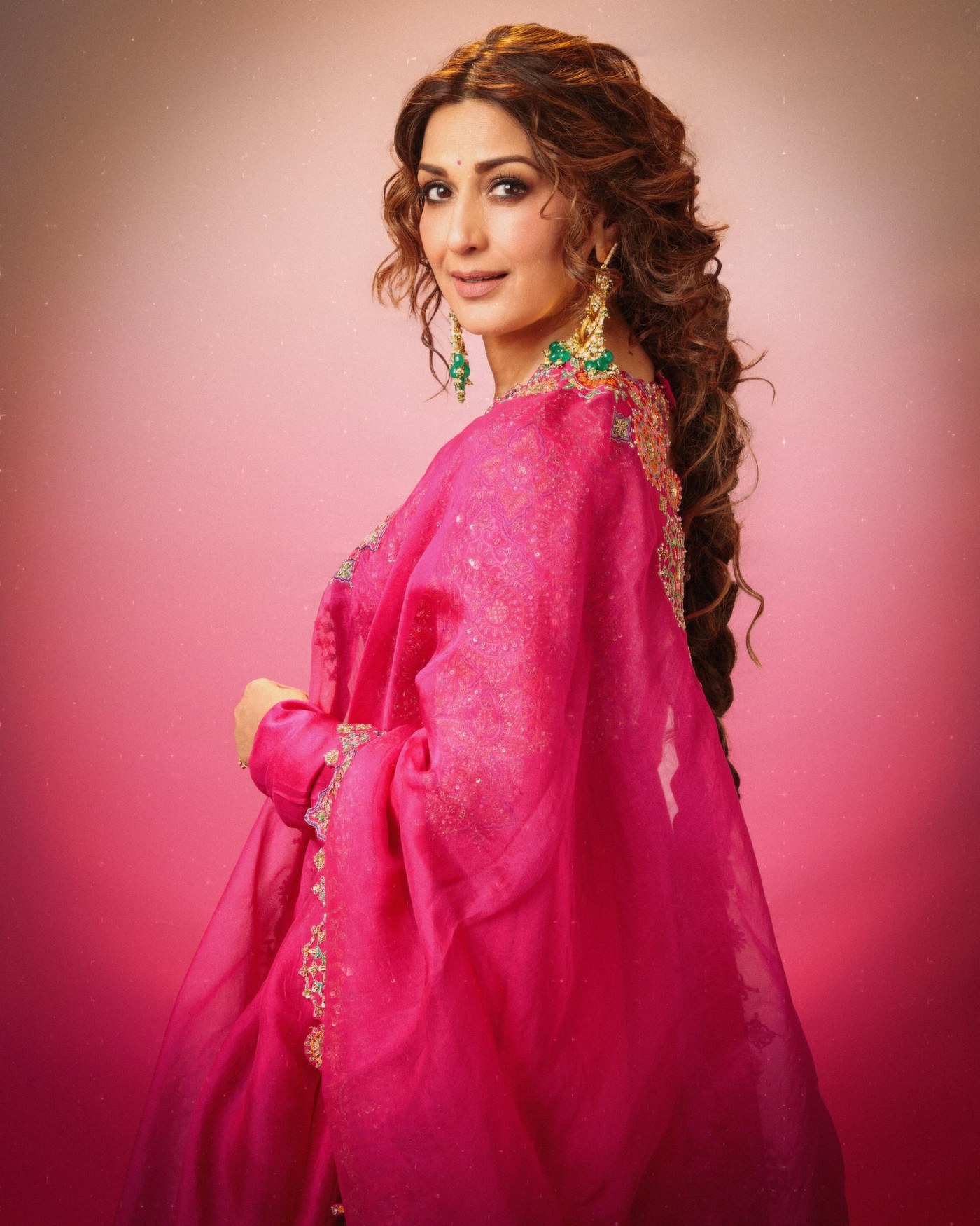 Fuchsia Fabrication: Sonali Bendre's Vibrant Festive Styling