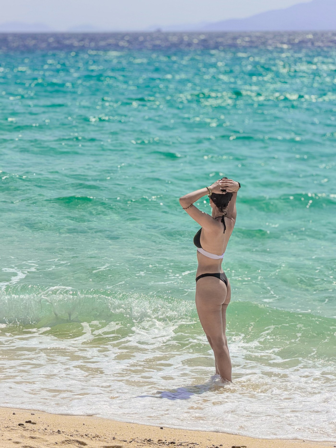 Sonia Rathees' Effortless Beach Style Defines Summer Resort Chic