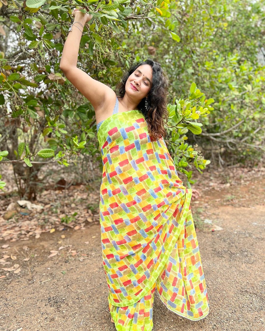 Soumya Shetty Saree Glamour Pictures Traditional Elegance