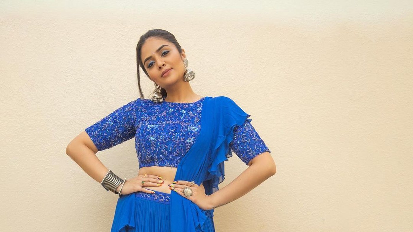 Kiara Advani Stuns in Caramel Leather: A Bold Fashion Moment