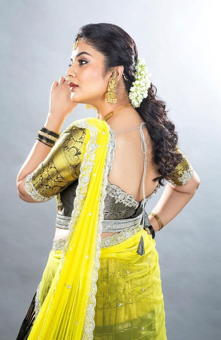 Sreemukhi Latest Photos Stunning Bollywood Glamour