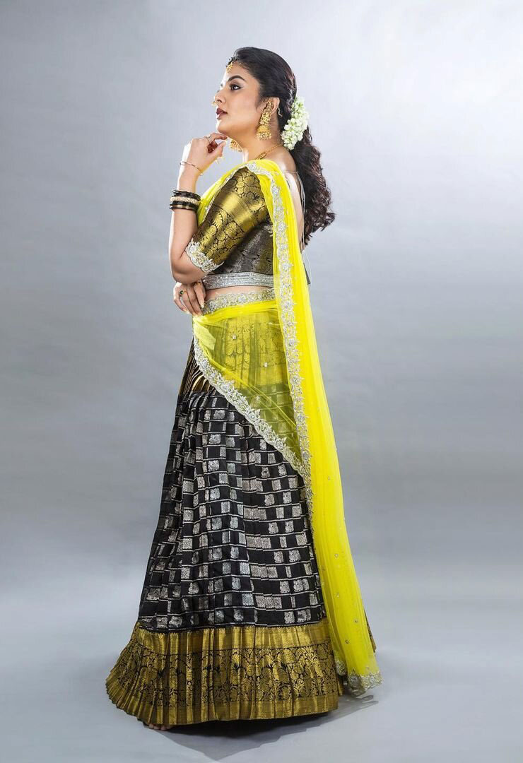 Sreemukhi Latest Photos Stunning Bollywood Glamour