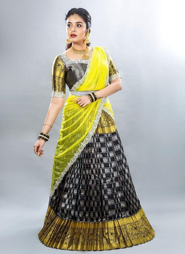 Sreemukhi Latest Photos Stunning Bollywood Glamour