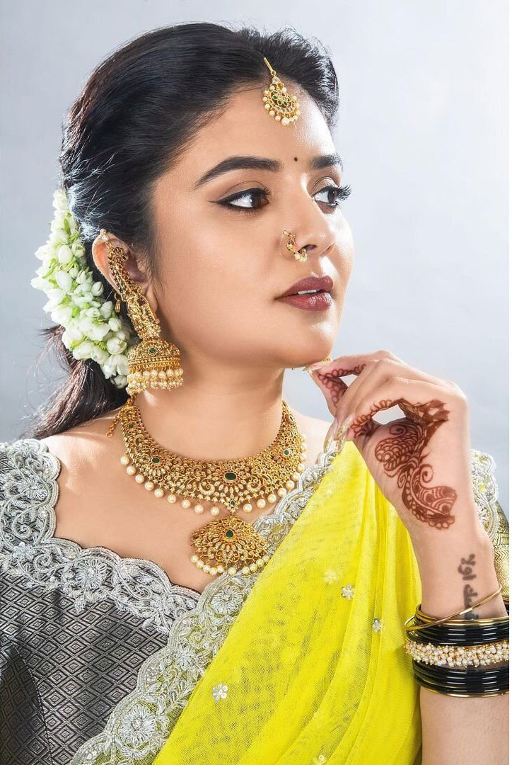 Sreemukhi Latest Photos Stunning Bollywood Glamour