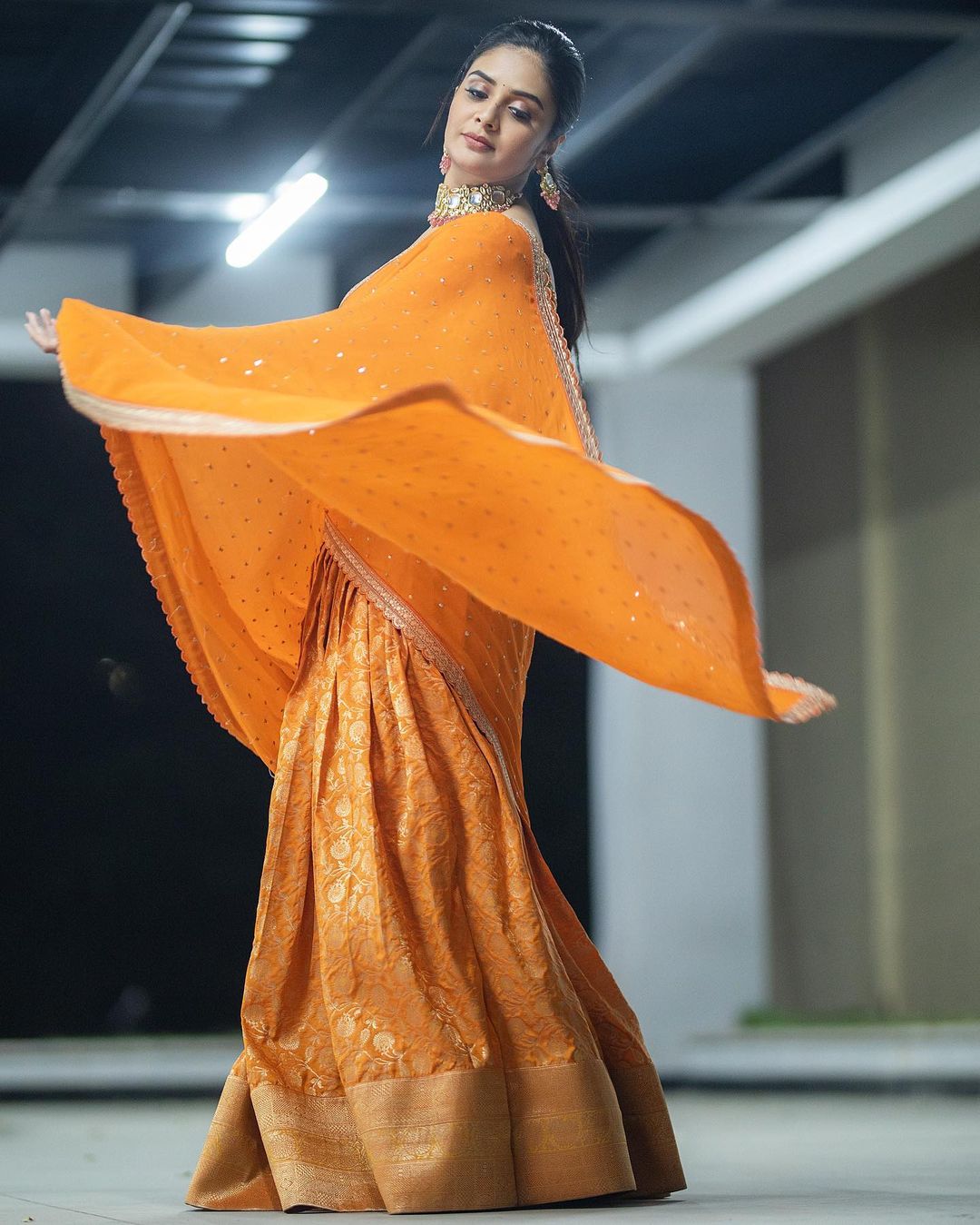 Sreemukhi Latest Saree Photos Stunning Traditional Elegance