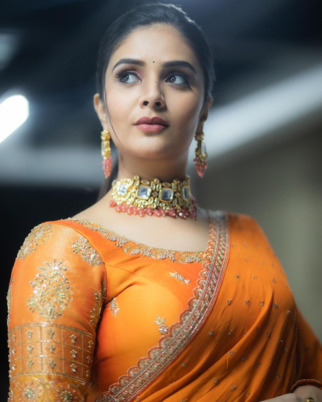 Sreemukhi Latest Saree Photos Stunning Traditional Elegance