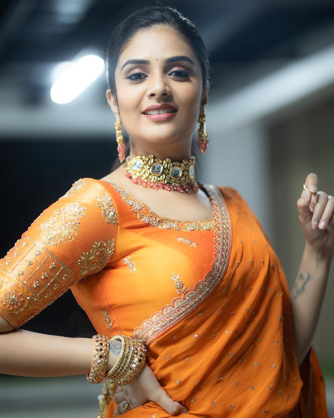 Sreemukhi Latest Saree Photos Stunning Traditional Elegance