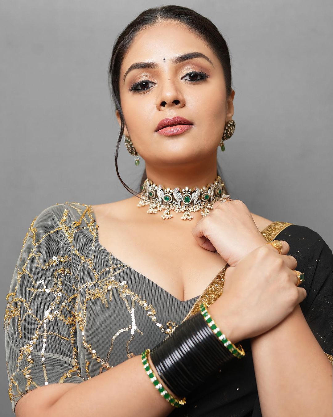 Sreemukhi Stunning Black Saree Photos Fashion Gallery