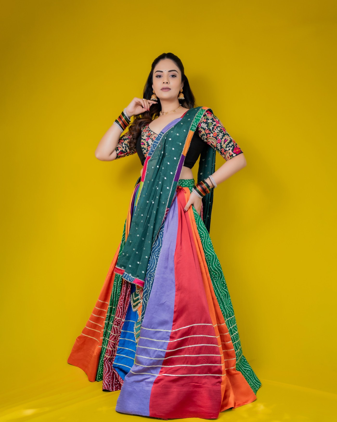 Teal Drape Meets Rainbow Pleats: Sreemukhi’s Colour Statement