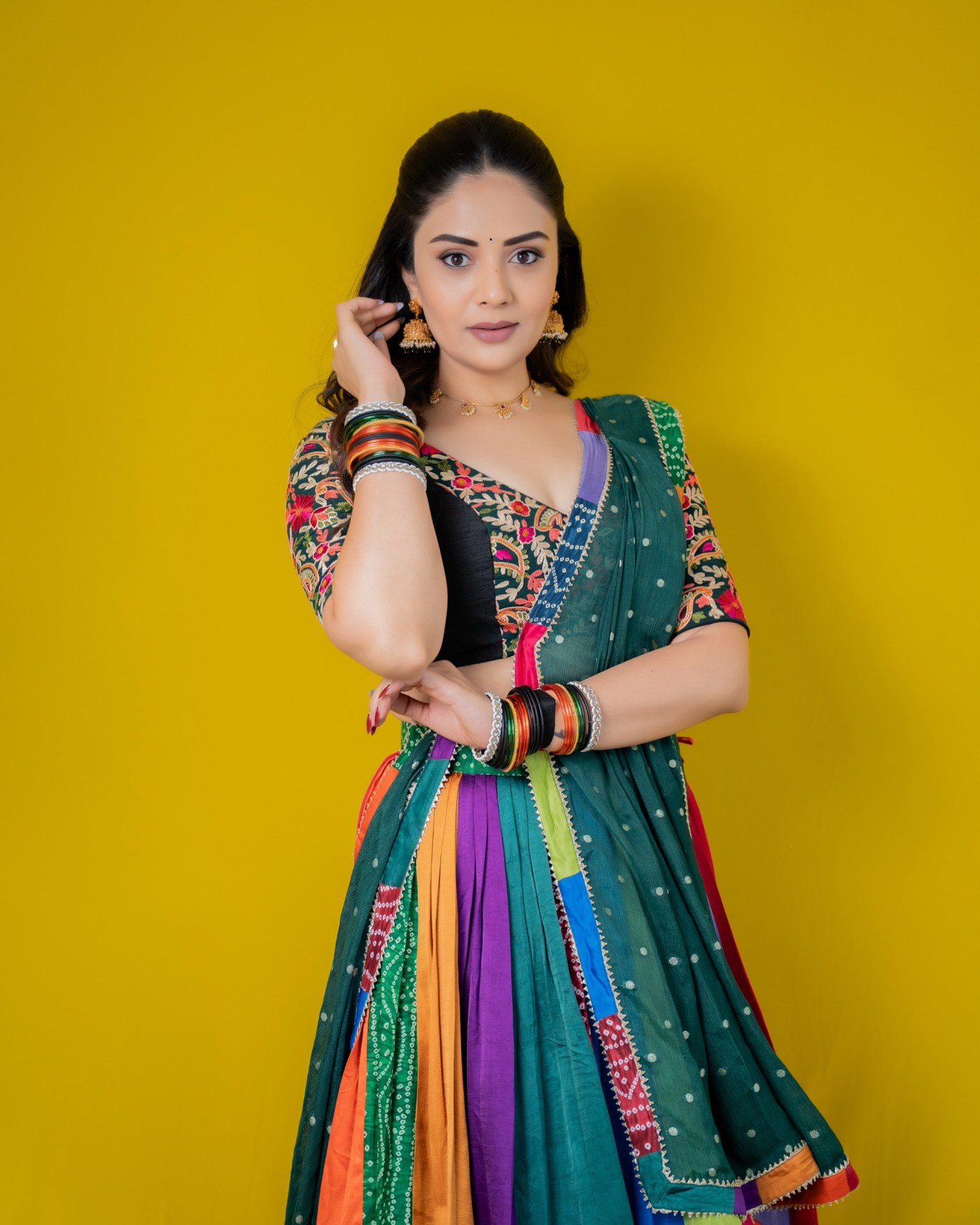 Teal Drape Meets Rainbow Pleats: Sreemukhi’s Colour Statement