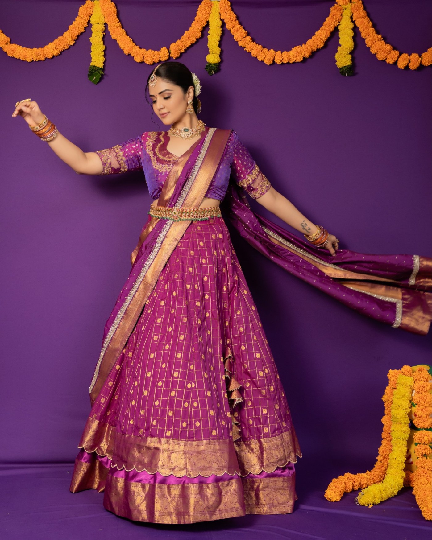 Sreemukhi’s Royal Purple Silk Look Defines Festive Indian Glamour