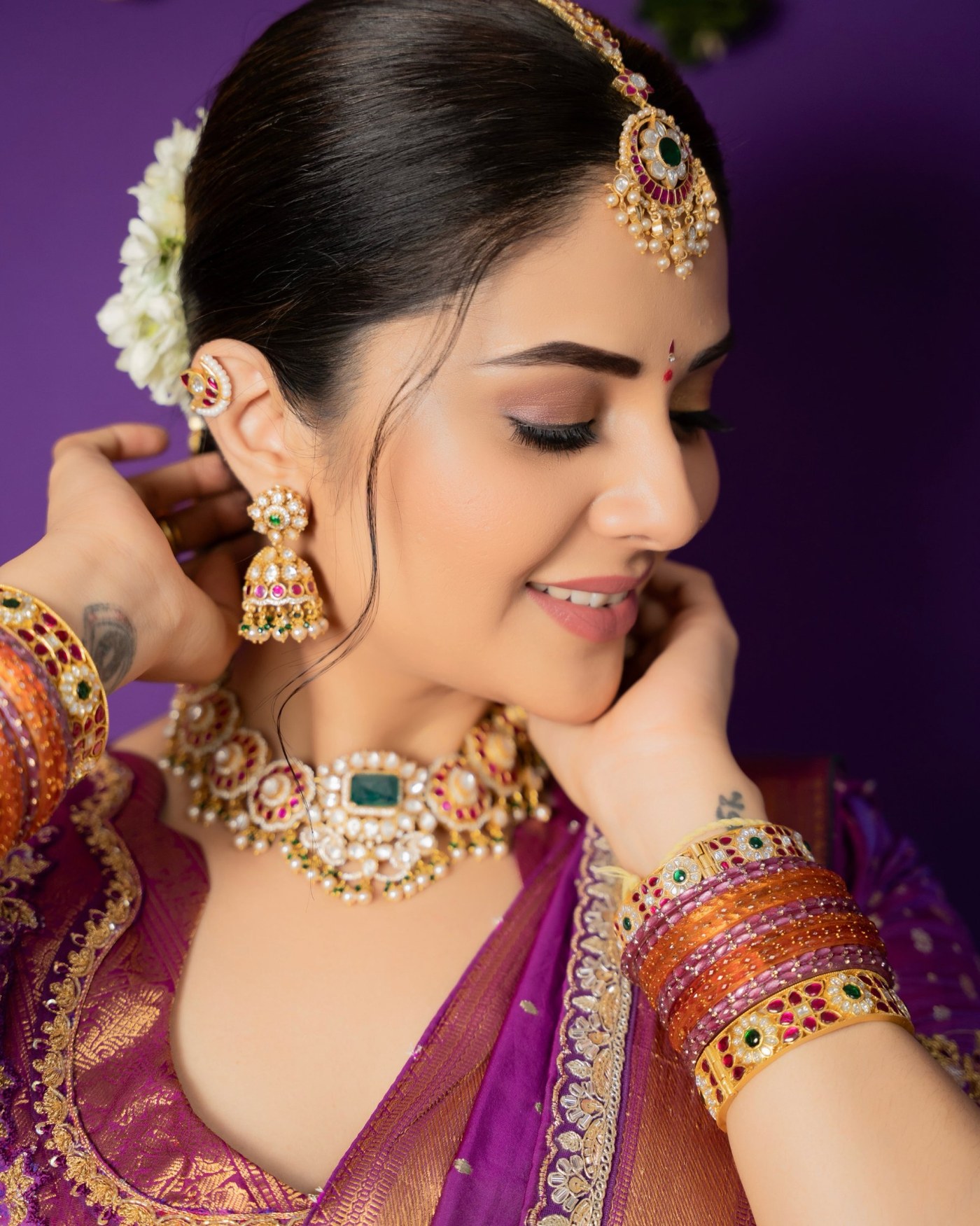 Sreemukhi’s Royal Purple Silk Look Defines Festive Indian Glamour