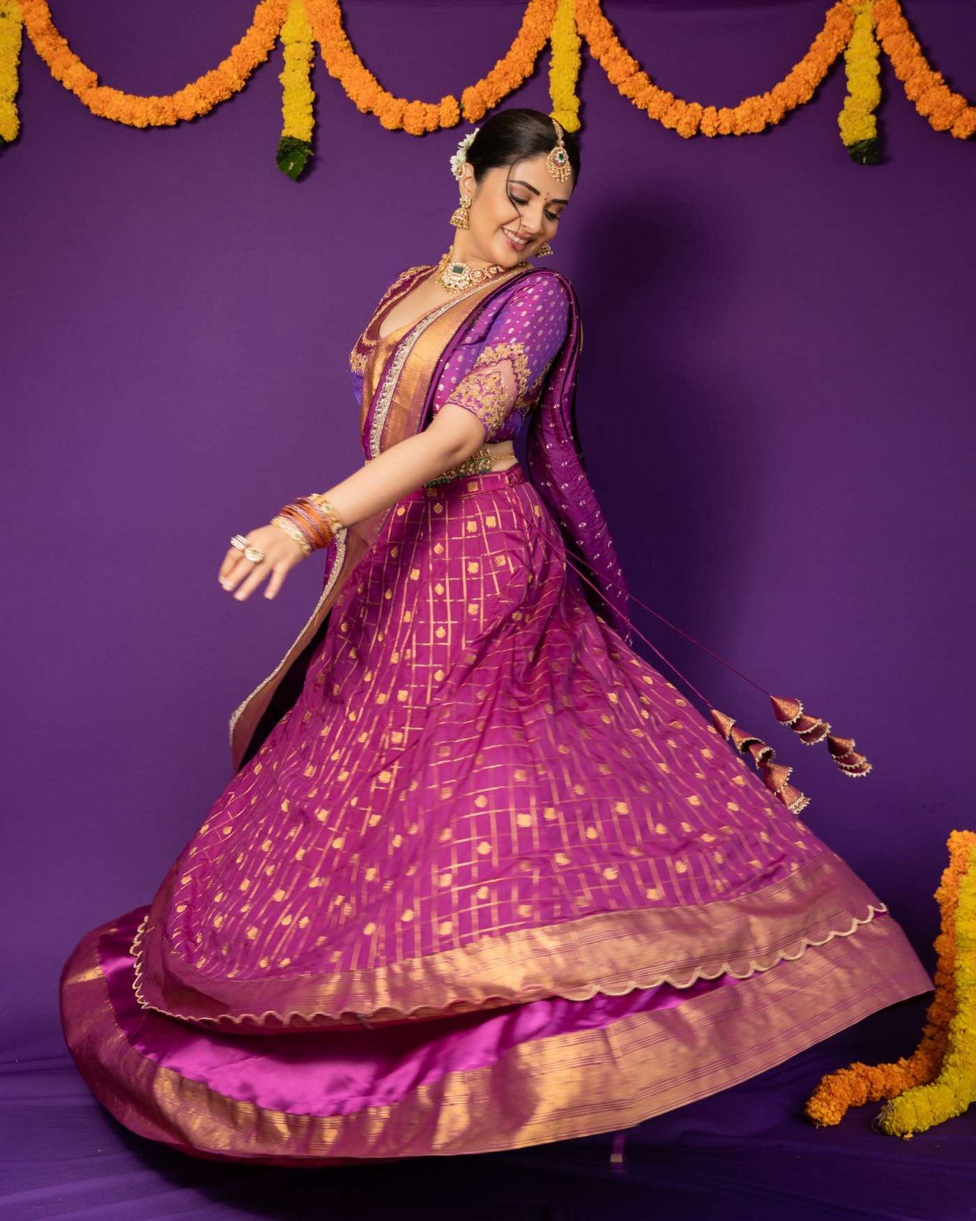 Sreemukhi’s Royal Purple Silk Look Defines Festive Indian Glamour