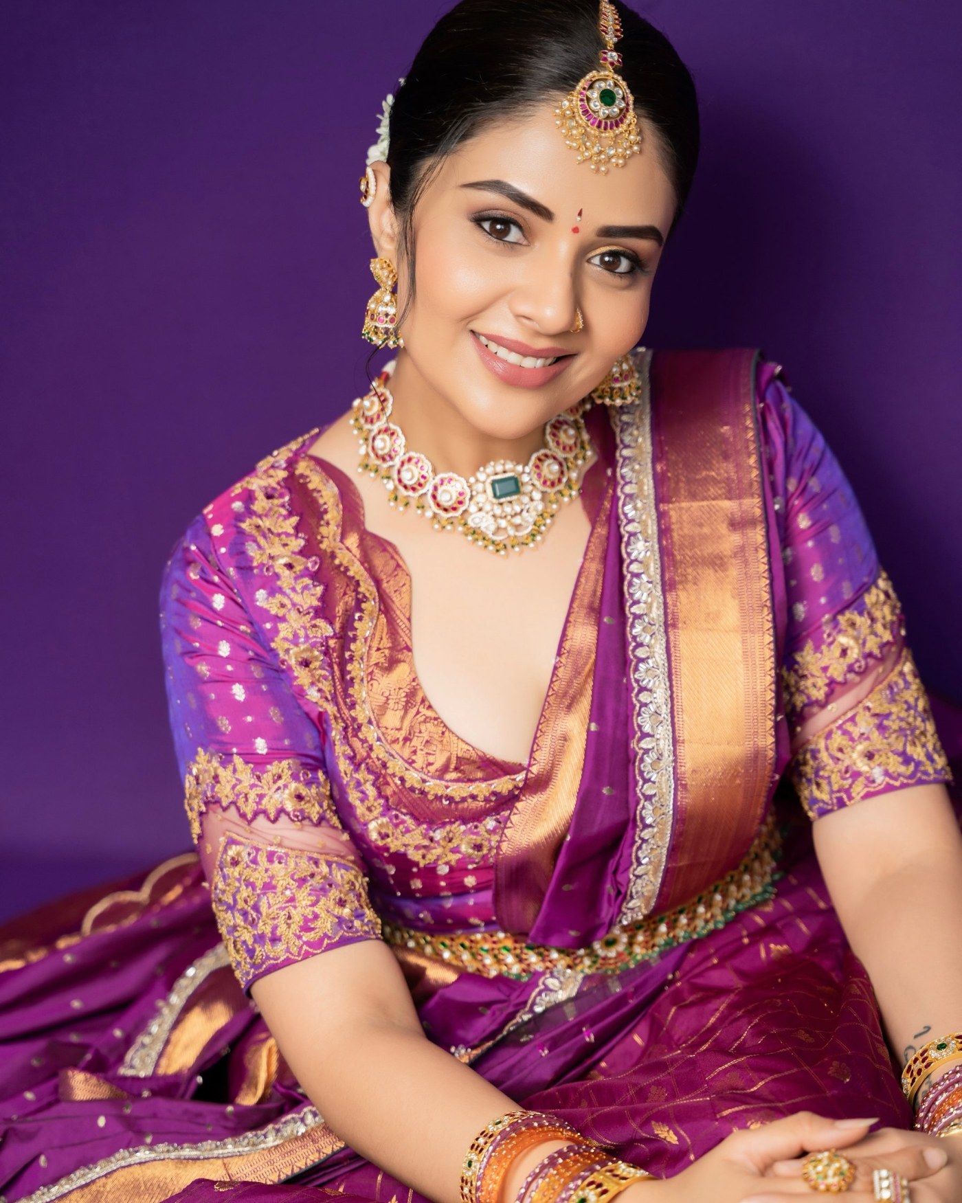 Sreemukhi’s Royal Purple Silk Look Defines Festive Indian Glamour