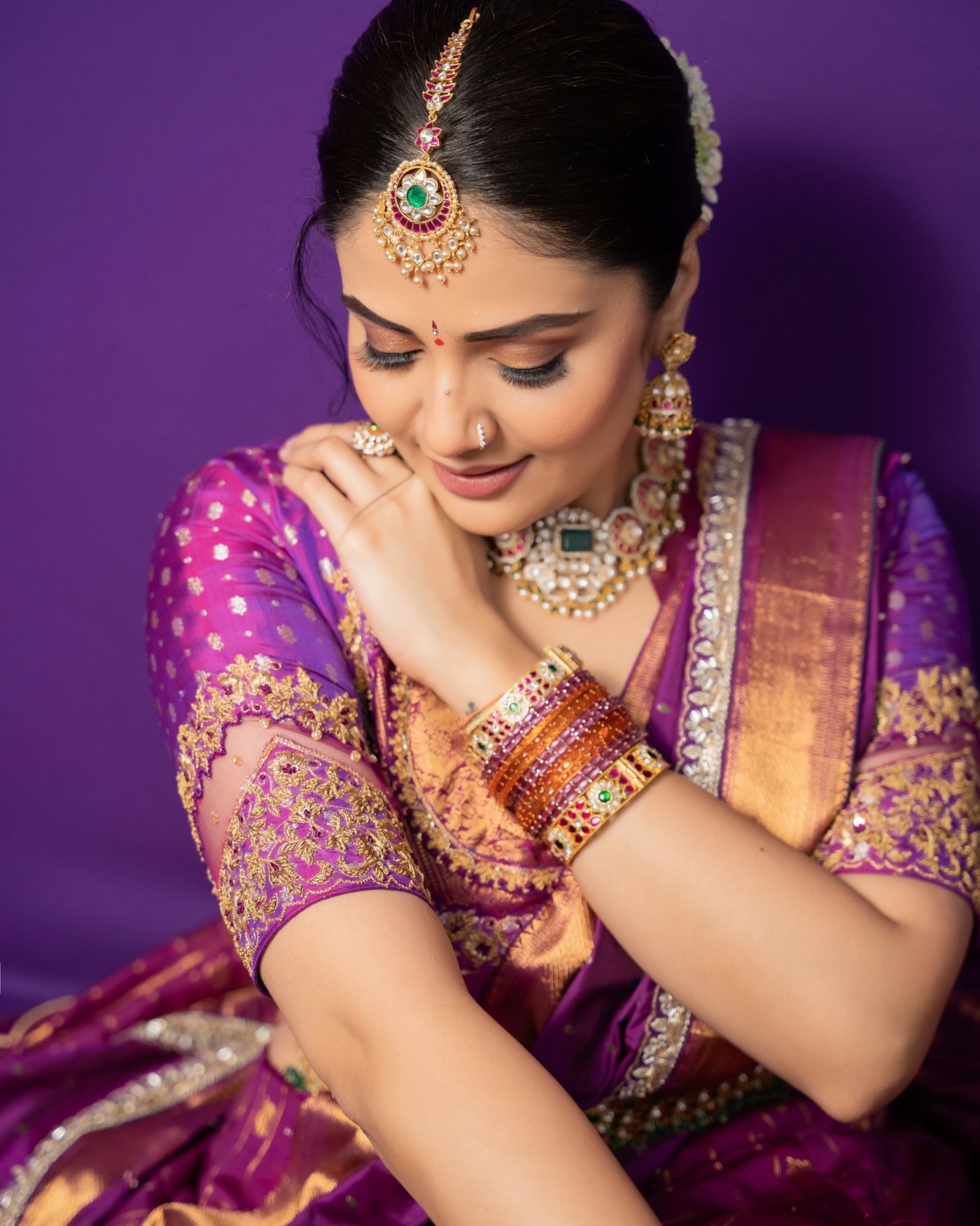 Sreemukhi’s Royal Purple Silk Look Defines Festive Indian Glamour