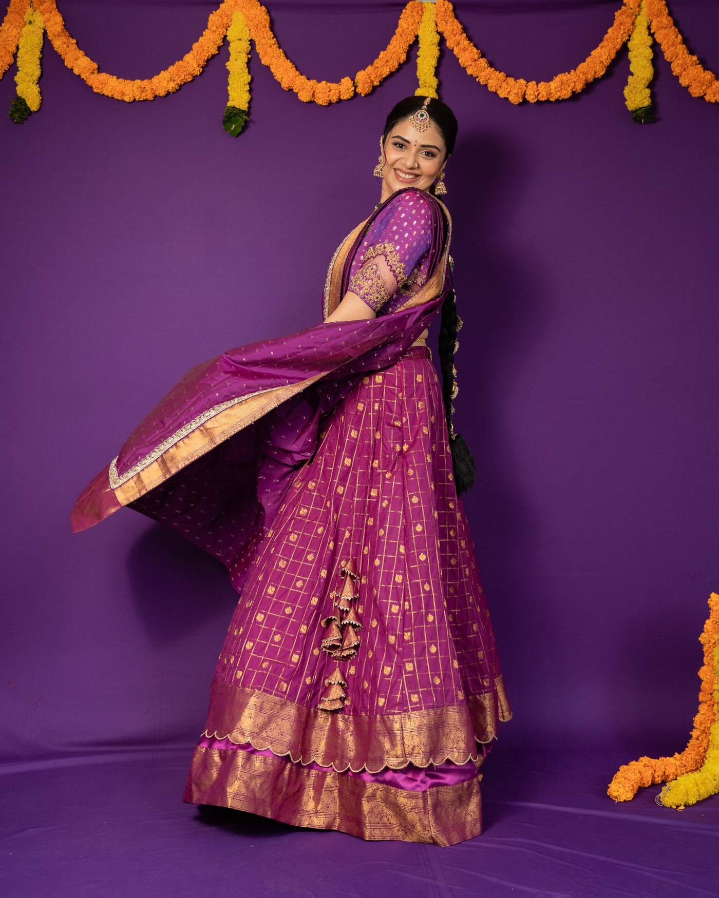 Sreemukhi’s Royal Purple Silk Look Defines Festive Indian Glamour