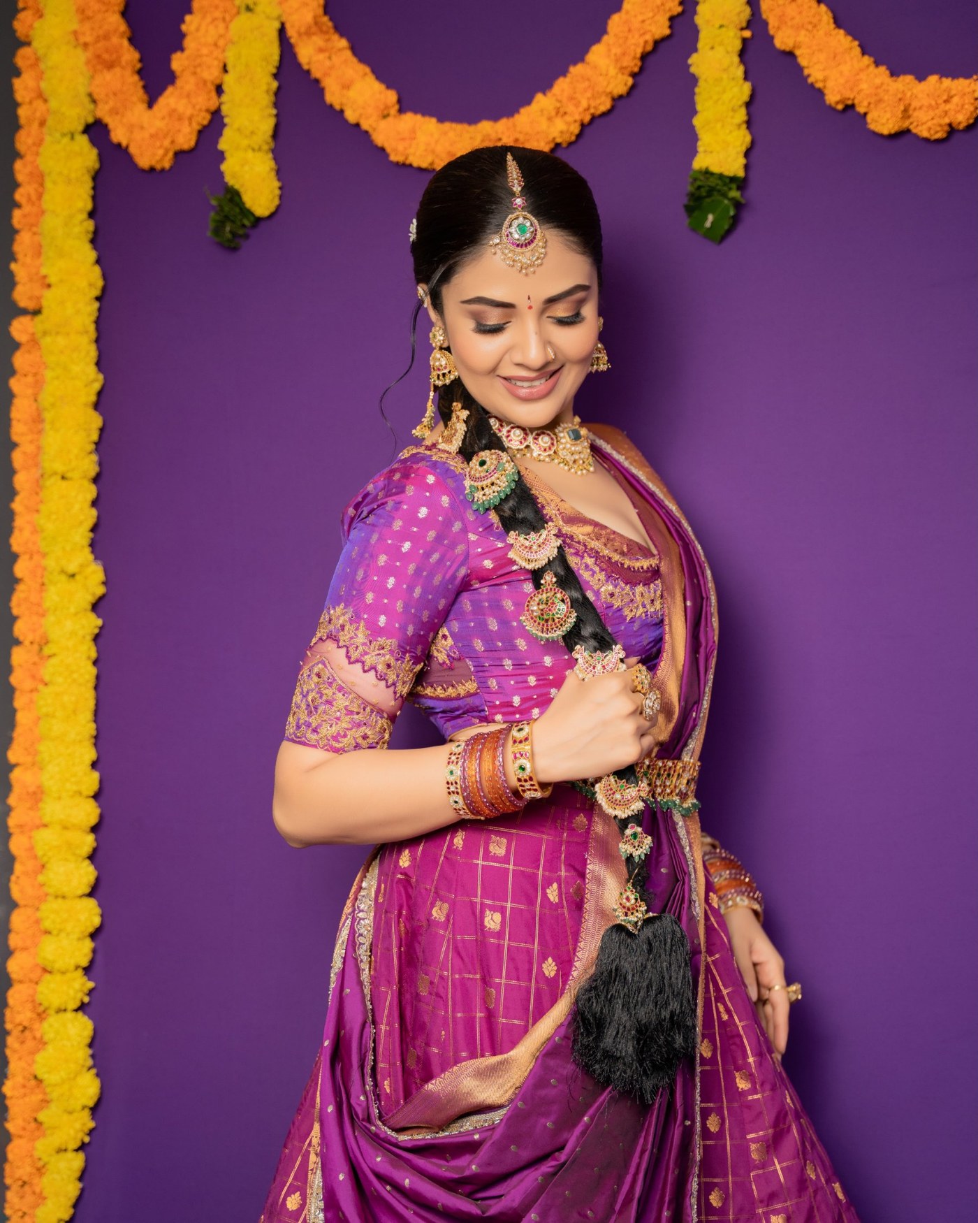 Sreemukhi’s Royal Purple Silk Look Defines Festive Indian Glamour