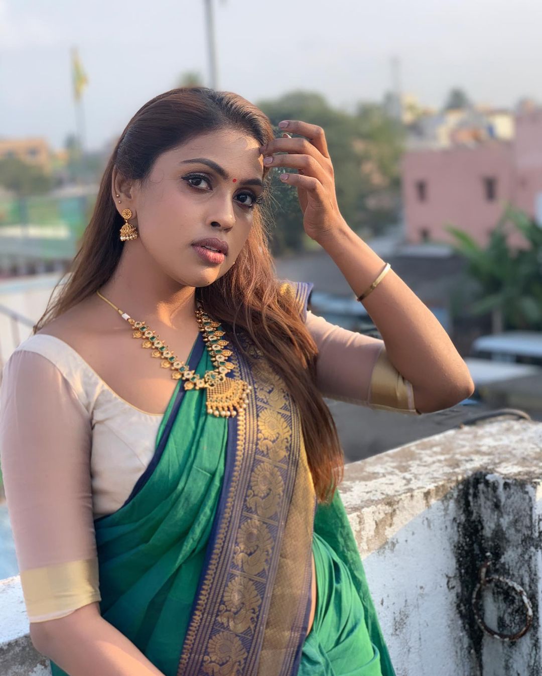 Srinikha's Stunning Green Saree Photos | Timeless Traditional Elegance