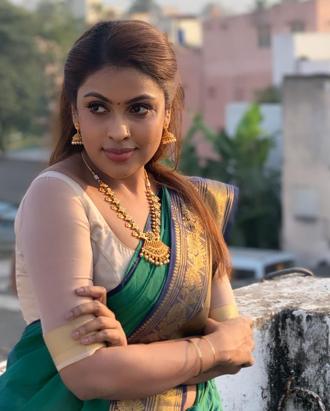 Srinikha's Stunning Green Saree Photos | Timeless Traditional Elegance