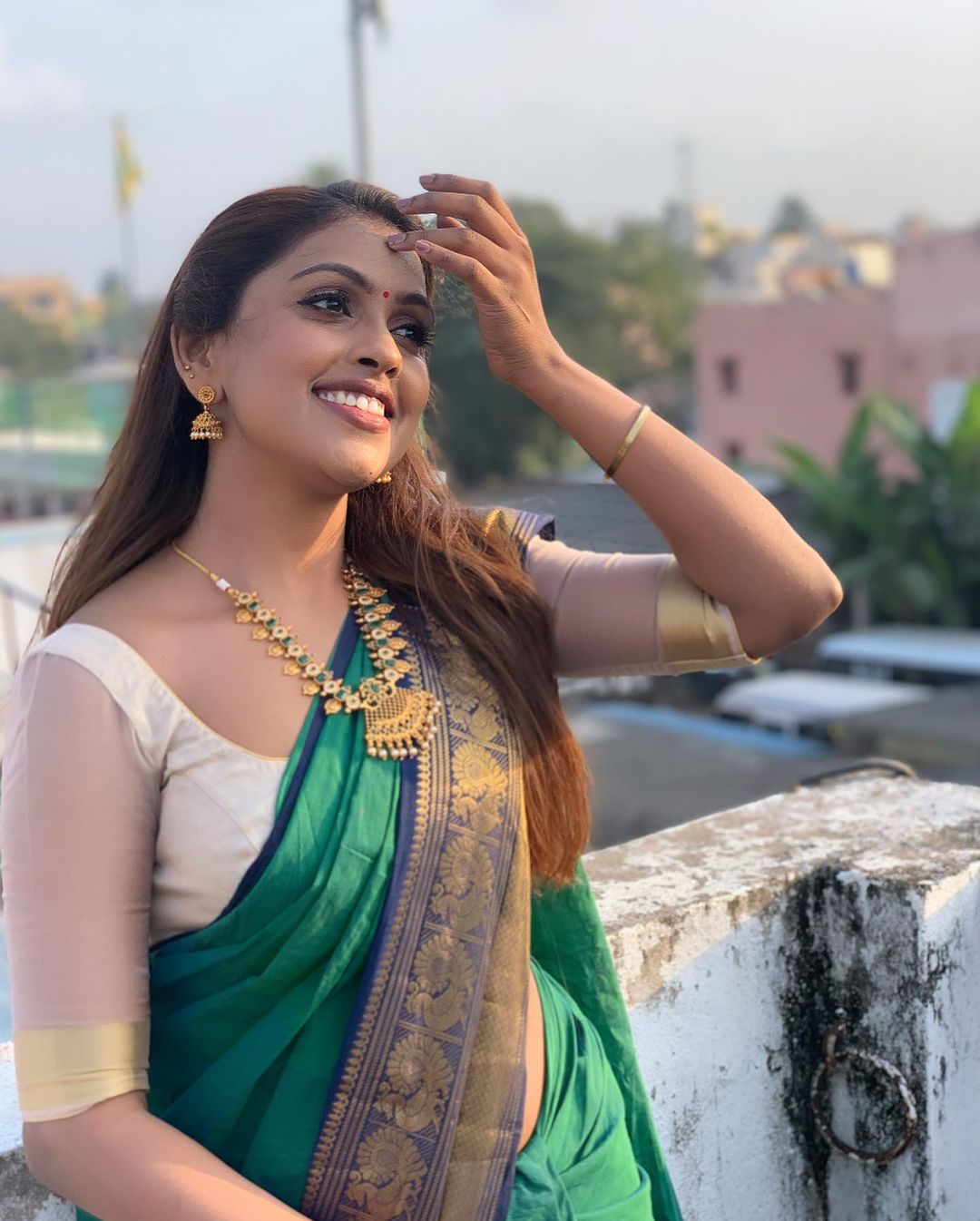 Srinikha's Stunning Green Saree Photos | Timeless Traditional Elegance