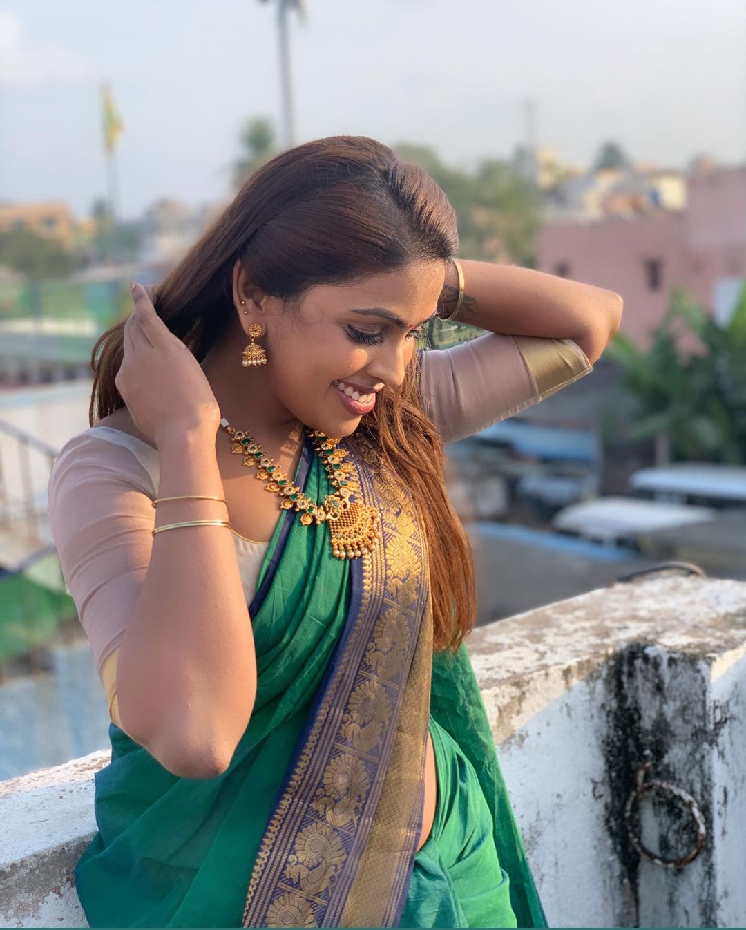 Srinikha's Stunning Green Saree Photos | Timeless Traditional Elegance