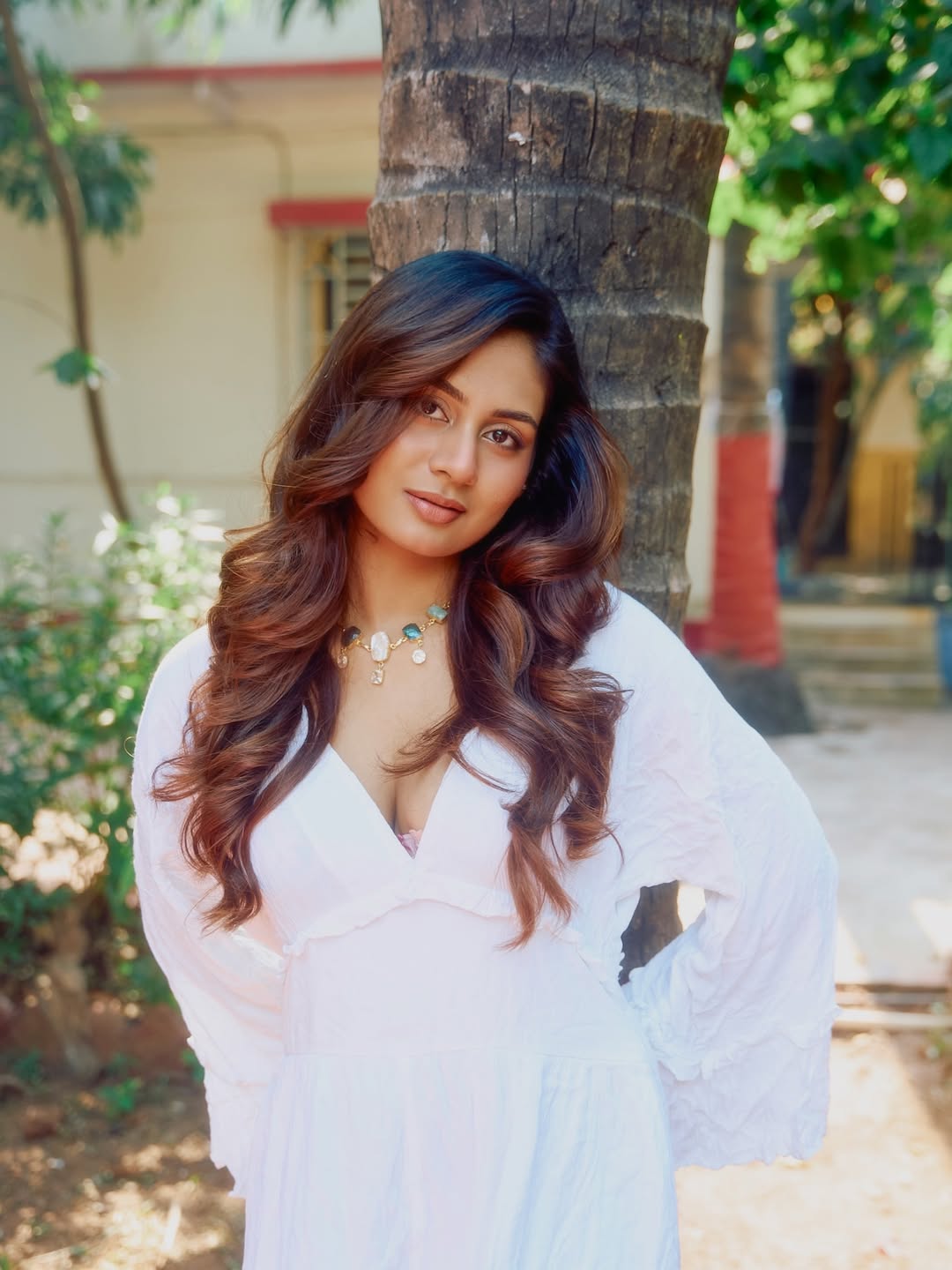 Srushti Bannatti's Stunning Red & Gold Glamour
