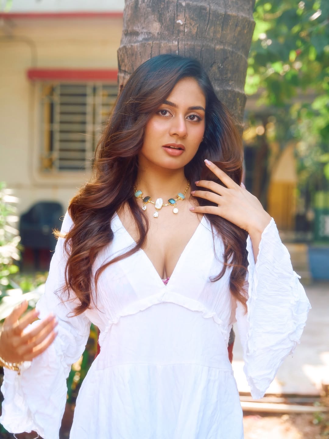 Srushti Bannatti's Stunning Red & Gold Glamour