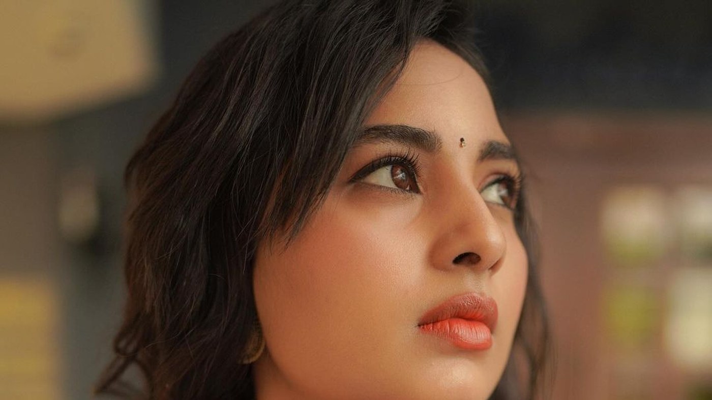 Srushti Dange Latest Saree Photos Stunning Traditional Looks