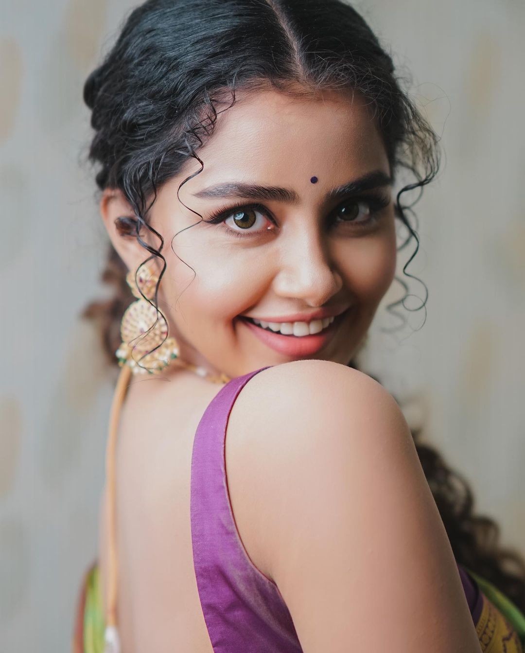 Anupama Parameswaran's Stunning Traditional Glamour