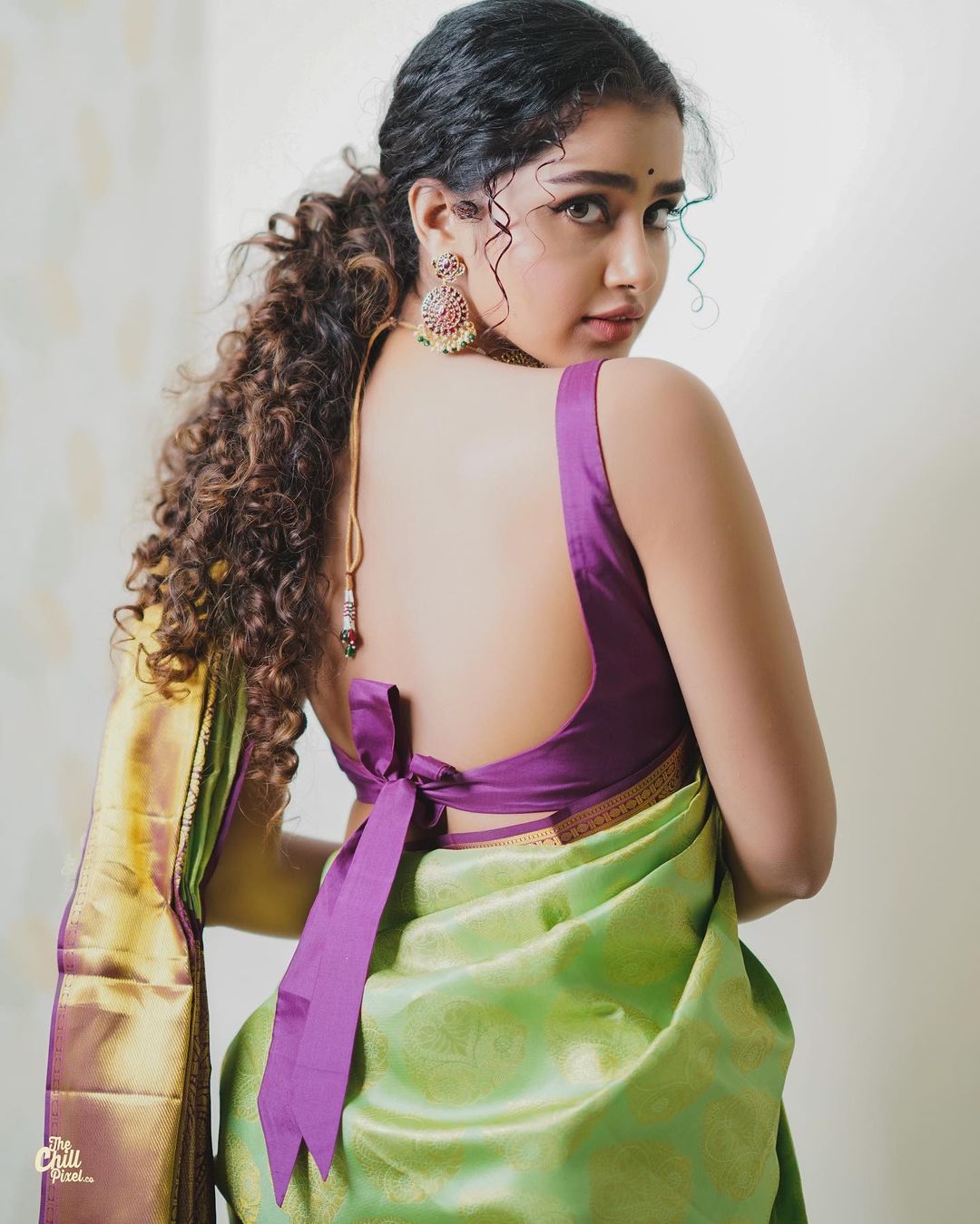 Anupama Parameswaran's Stunning Traditional Glamour
