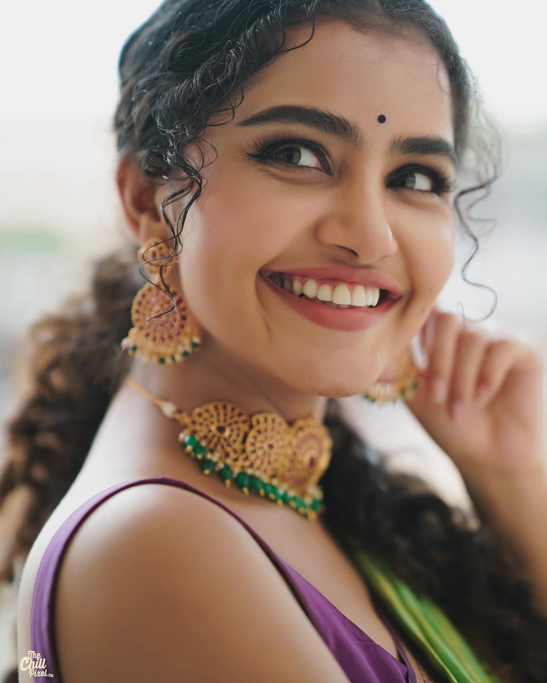 Anupama Parameswaran's Stunning Traditional Glamour
