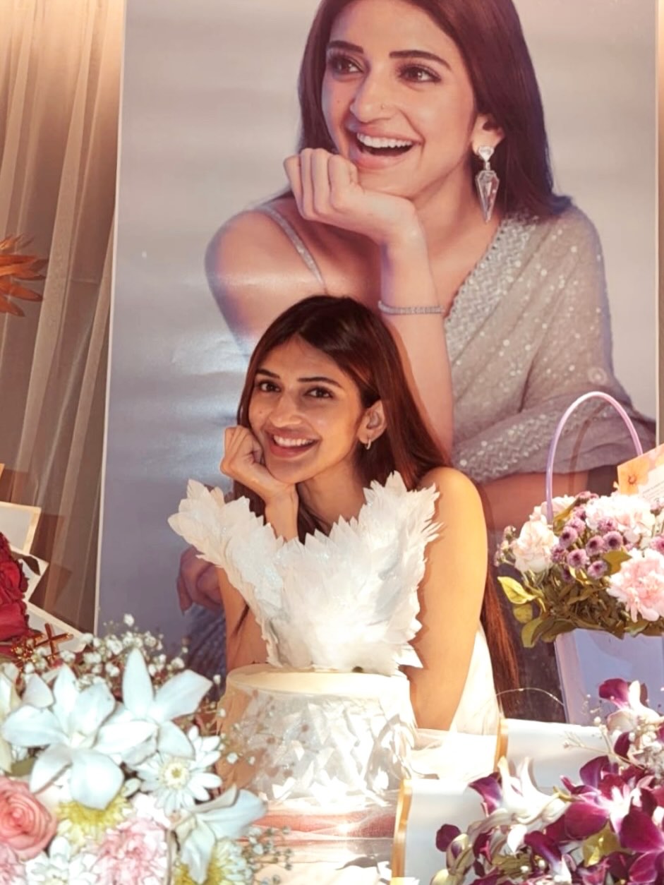 From Childhood Starlet to Stunning Icon: Sreeleela’s Glamorous Transformation!