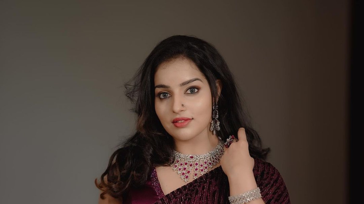 Stunning Malavika Menon Violet Saree Photos | Ethnic Elegance