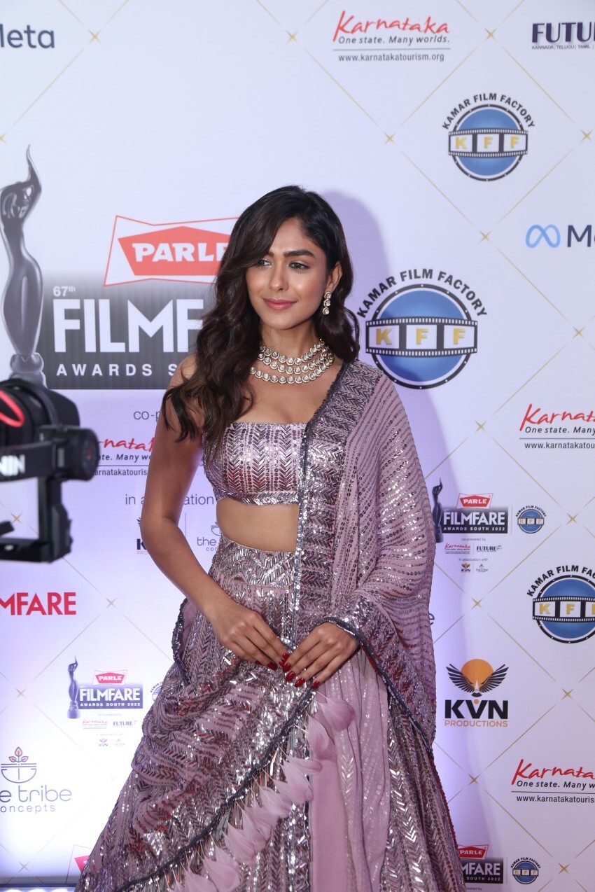 Bollywood Glamour: Stars Shine at Filmfare Events
