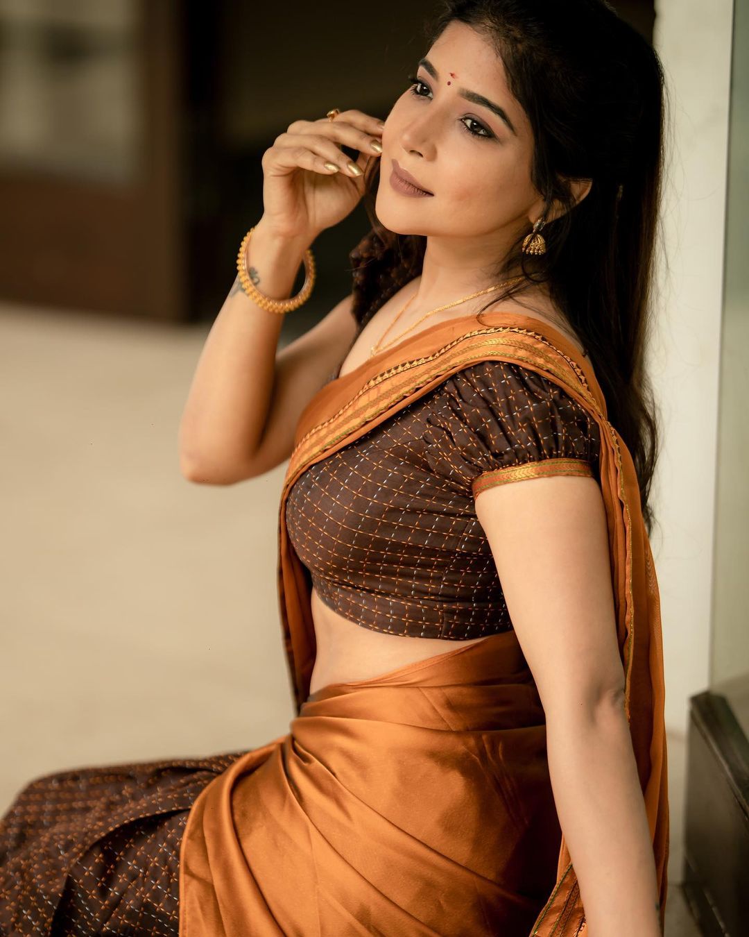Stunning Sakshi Agarwal Saree Photos and Traditional Looks