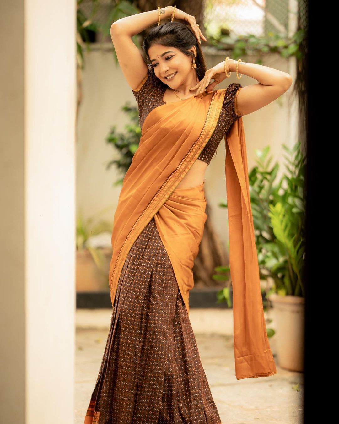 Stunning Sakshi Agarwal Saree Photos and Traditional Looks