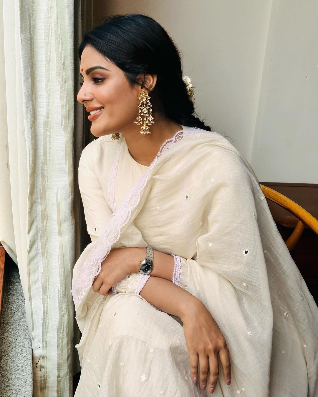 Stunning Samyuktha Photos from the Sir Vaathi Movie