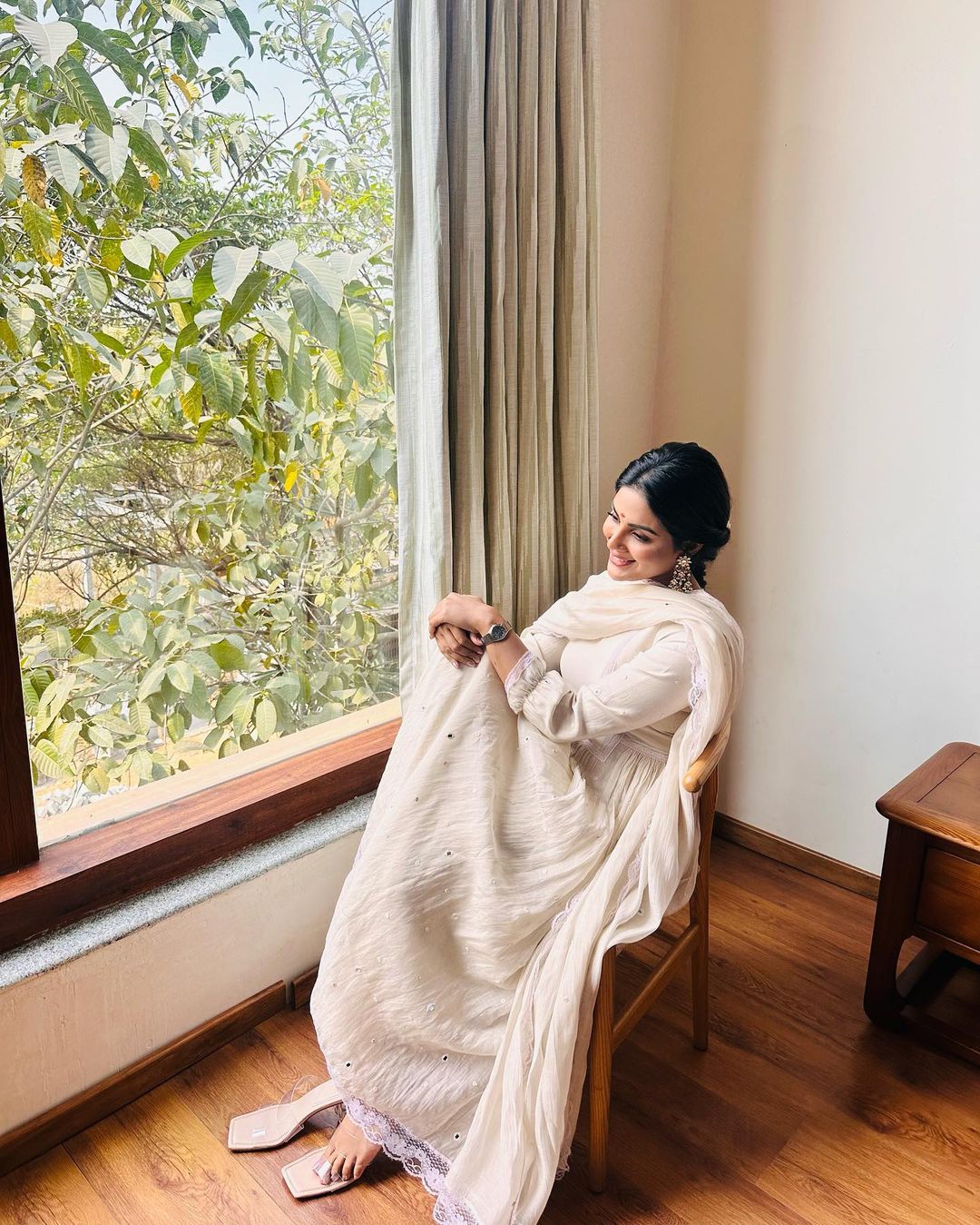 Stunning Samyuktha Photos from the Sir Vaathi Movie
