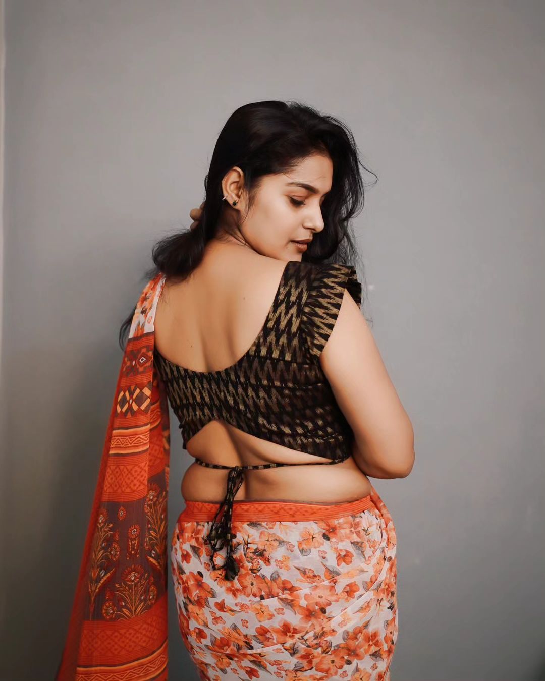 Stunning Seshika Madhav Saree Photos Traditional Elegance