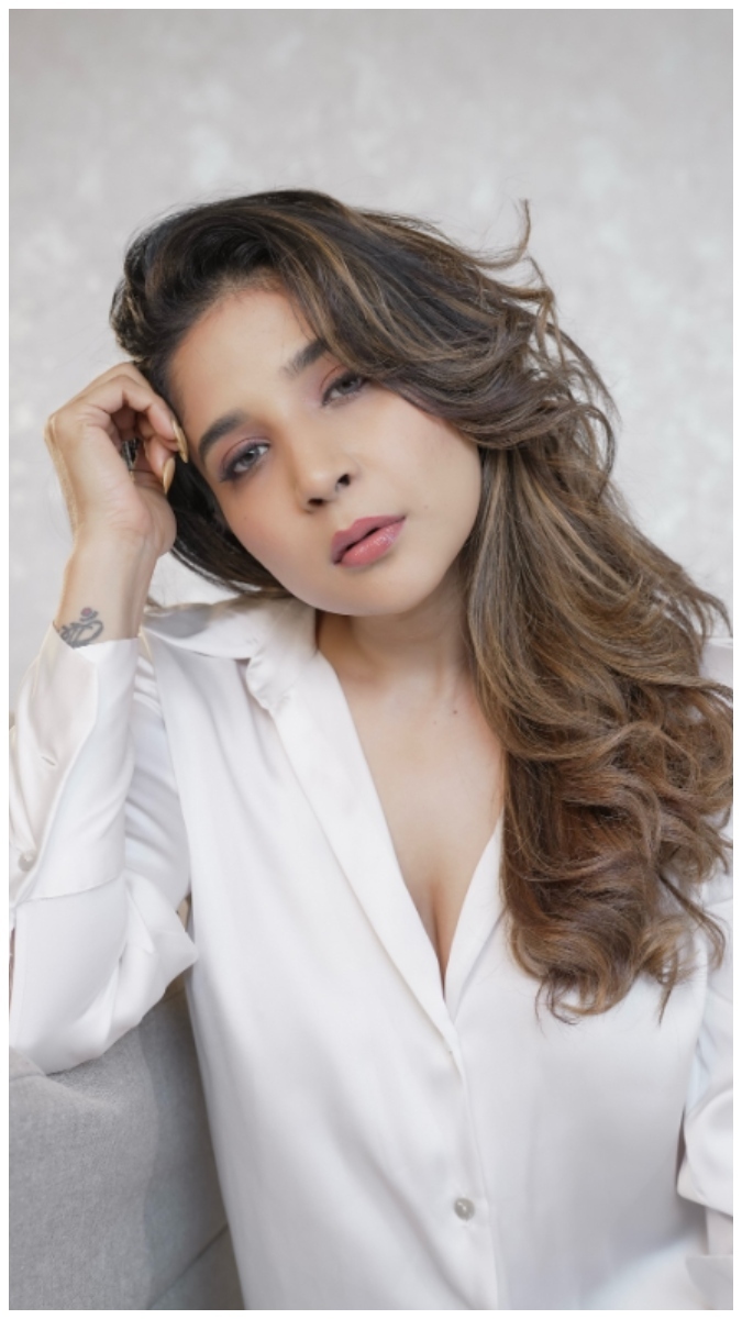 Stunning Shakshi Agarwal Instagram Photos Fashion Looks