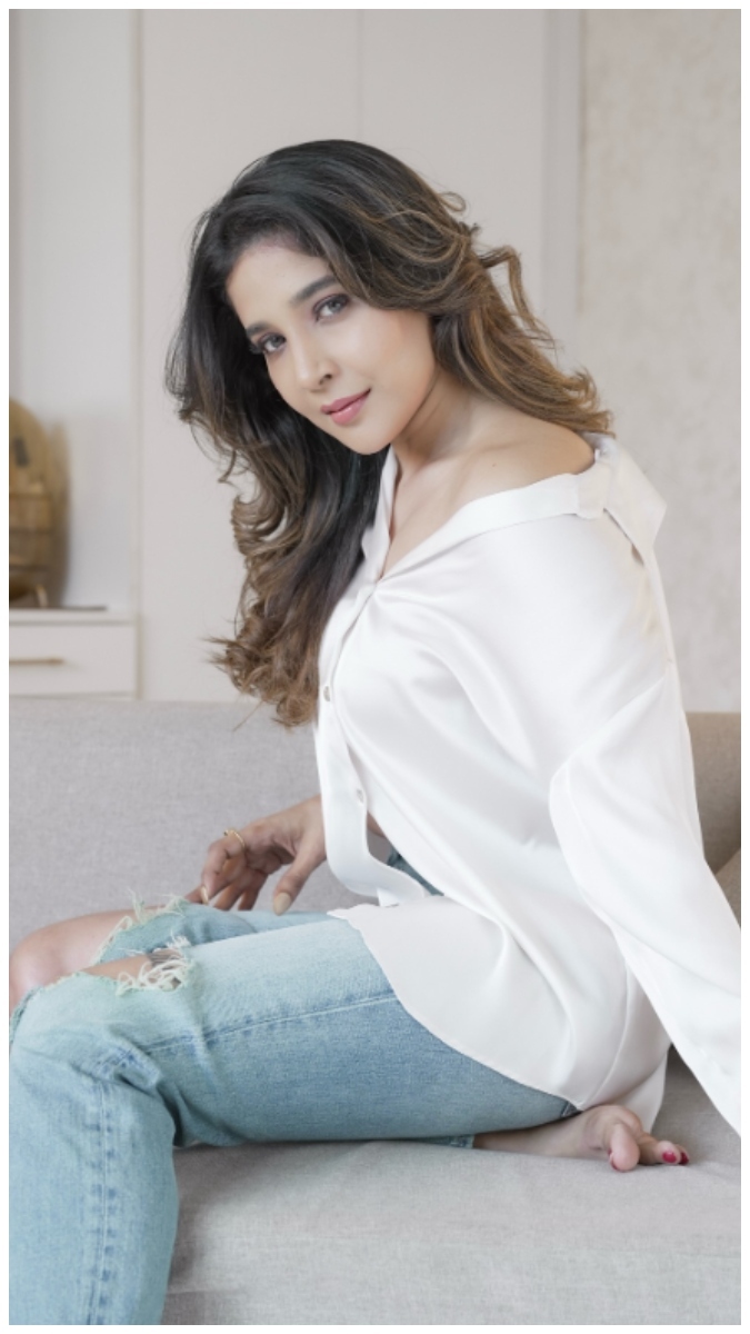 Stunning Shakshi Agarwal Instagram Photos Fashion Looks