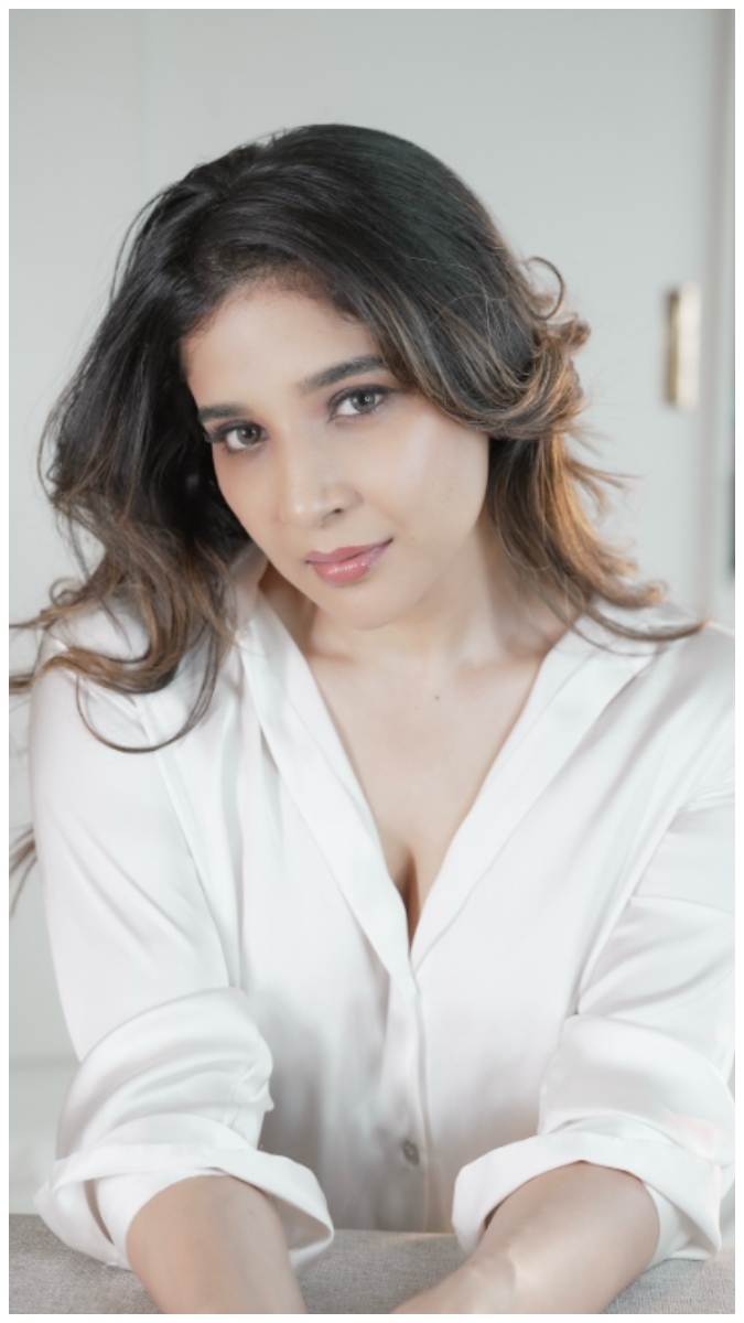 Stunning Shakshi Agarwal Instagram Photos Fashion Looks