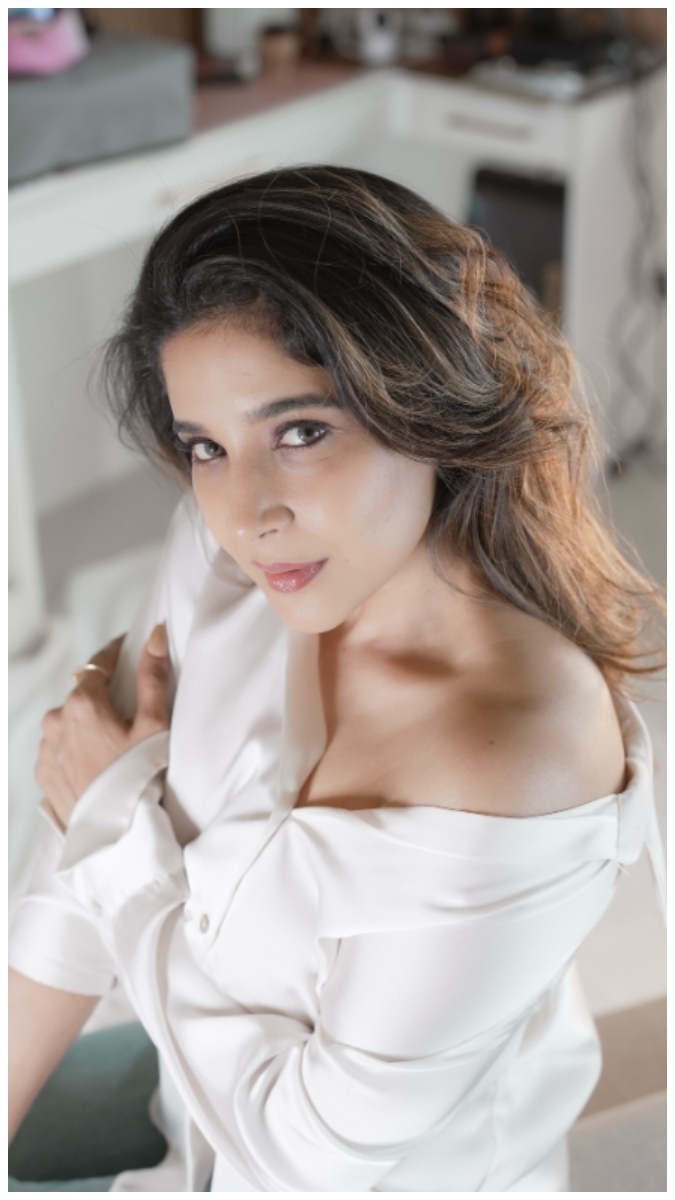 Stunning Shakshi Agarwal Instagram Photos Fashion Looks