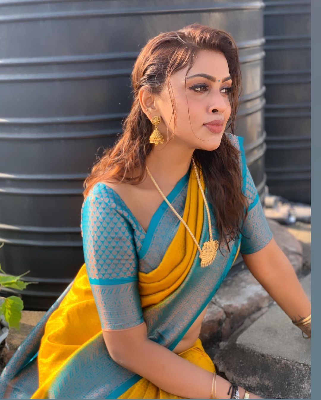Stunning Sri Nikha Saree Looks Latest Photos from Bollywood Stars