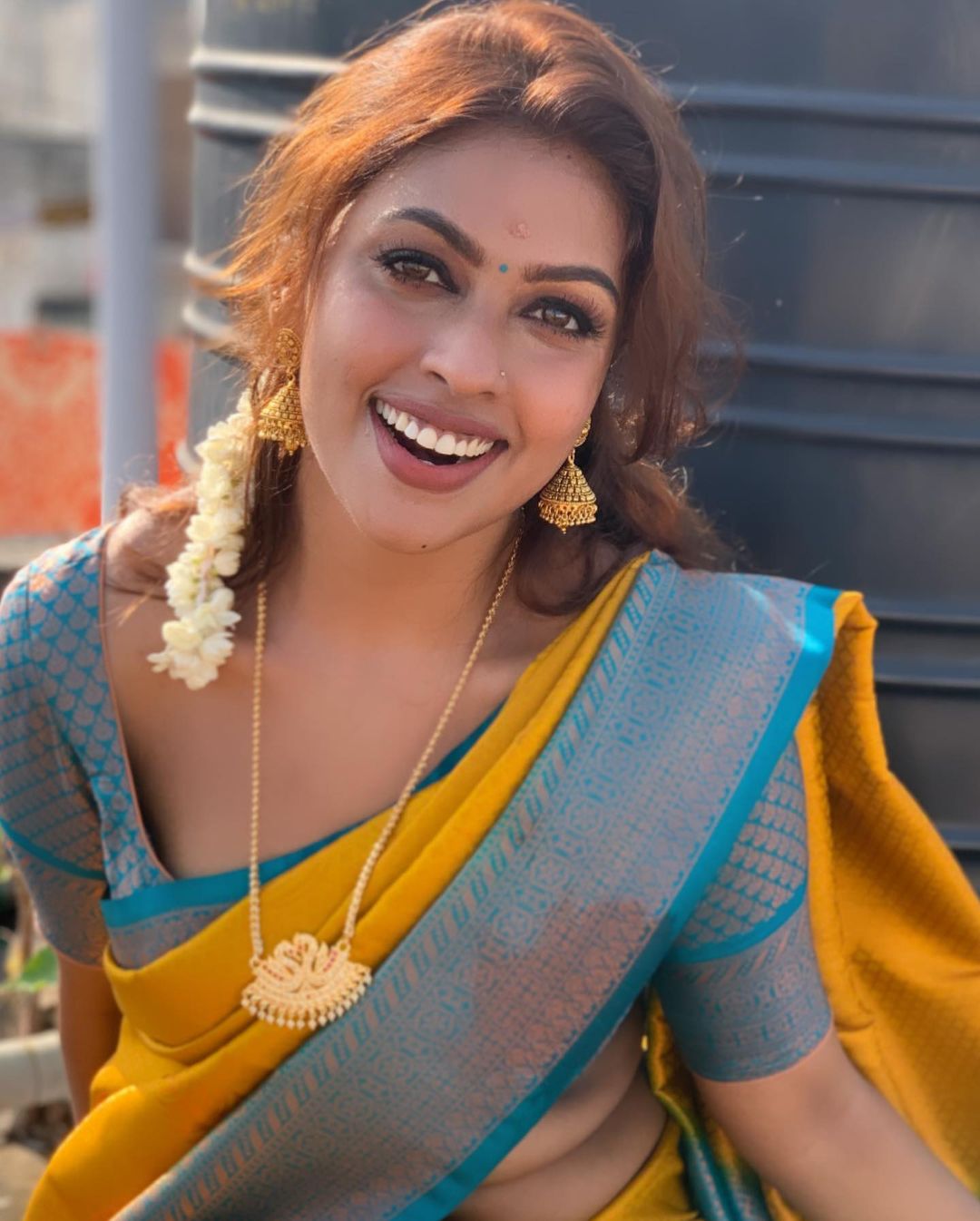 Stunning Sri Nikha Saree Looks Latest Photos from Bollywood Stars