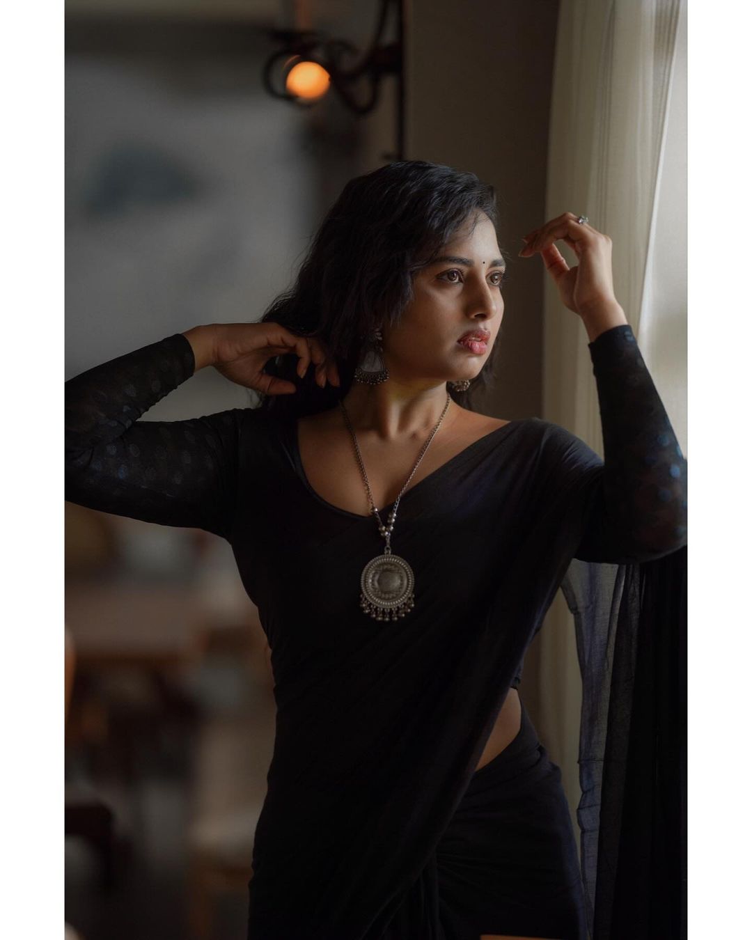 Stunning Srushti Dange in Black Saree Photos