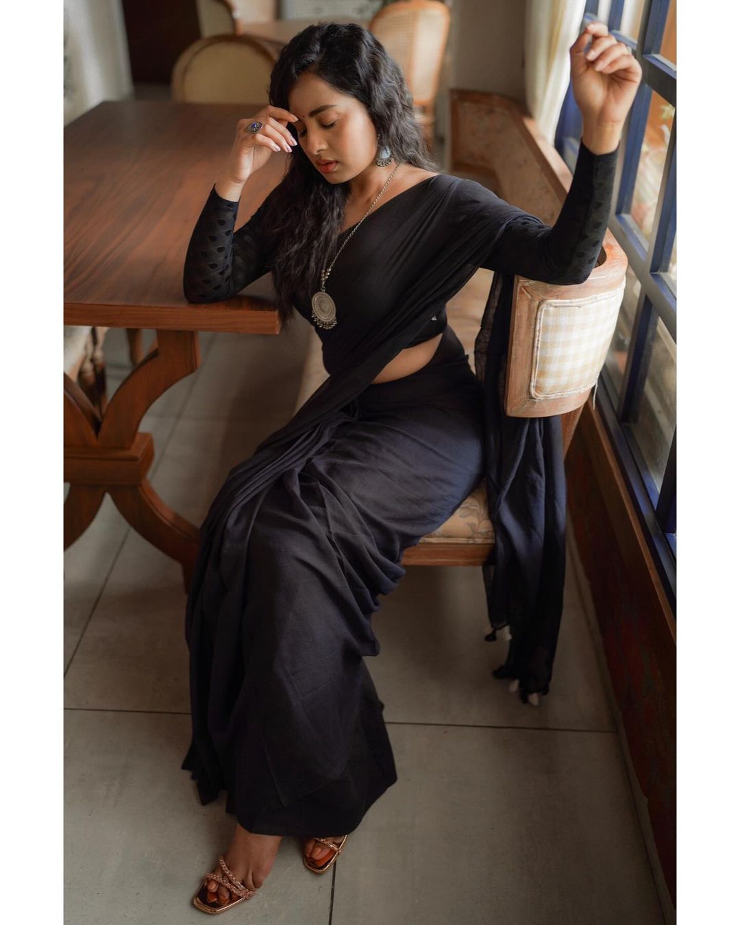 Stunning Srushti Dange in Black Saree Photos
