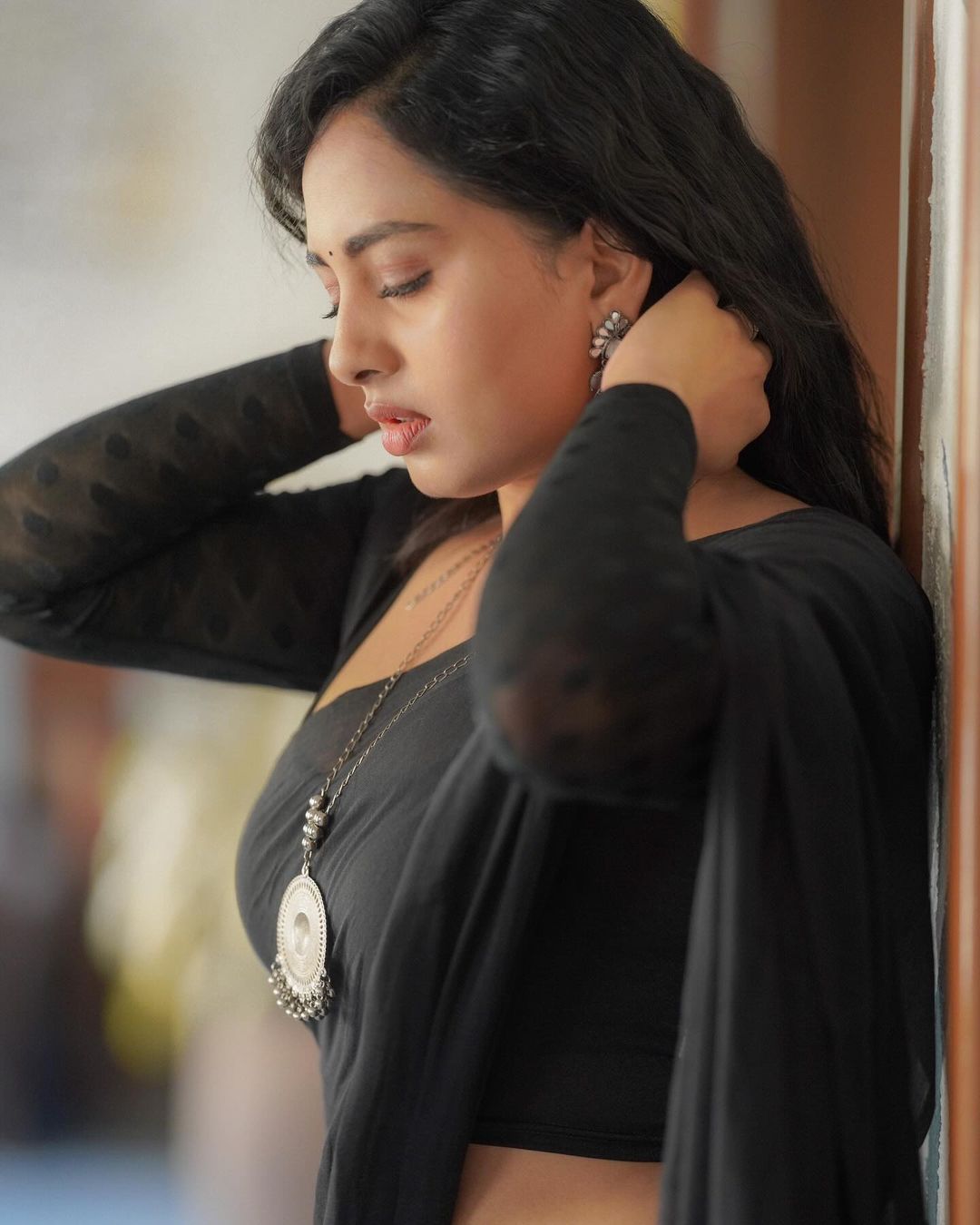 Stunning Srushti Dange in Black Saree Photos