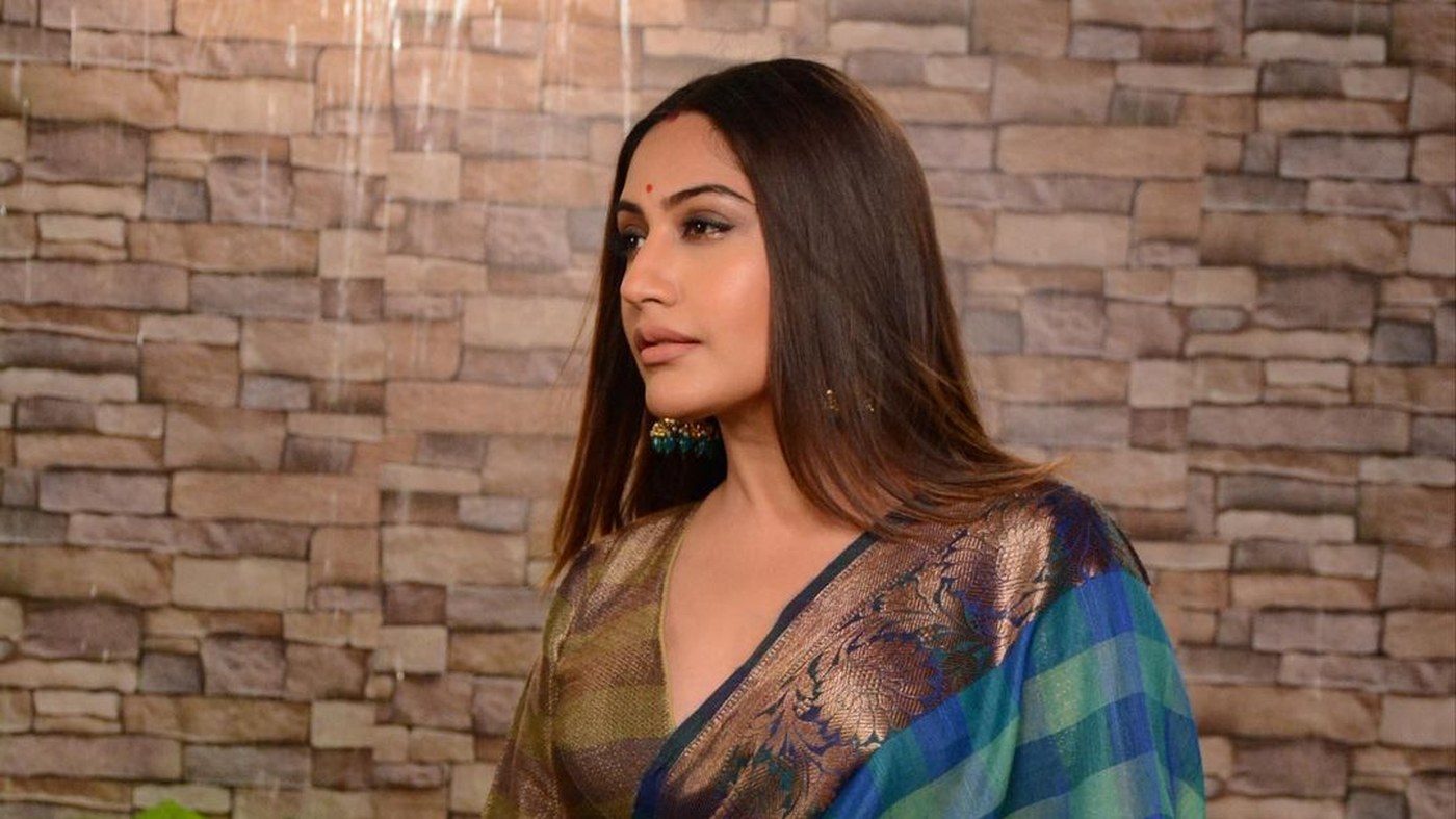 Stunning Surbhi Chandna Saree Photos Latest Traditional Fashion